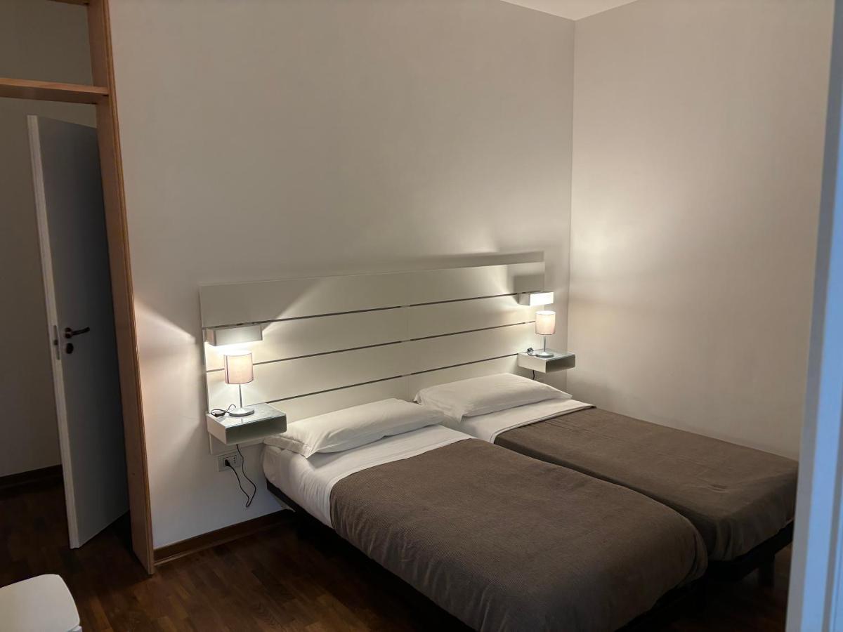 Room & Parking In Centro Citta Con Parcheggio Privato E Wifi Potenza Exterior foto