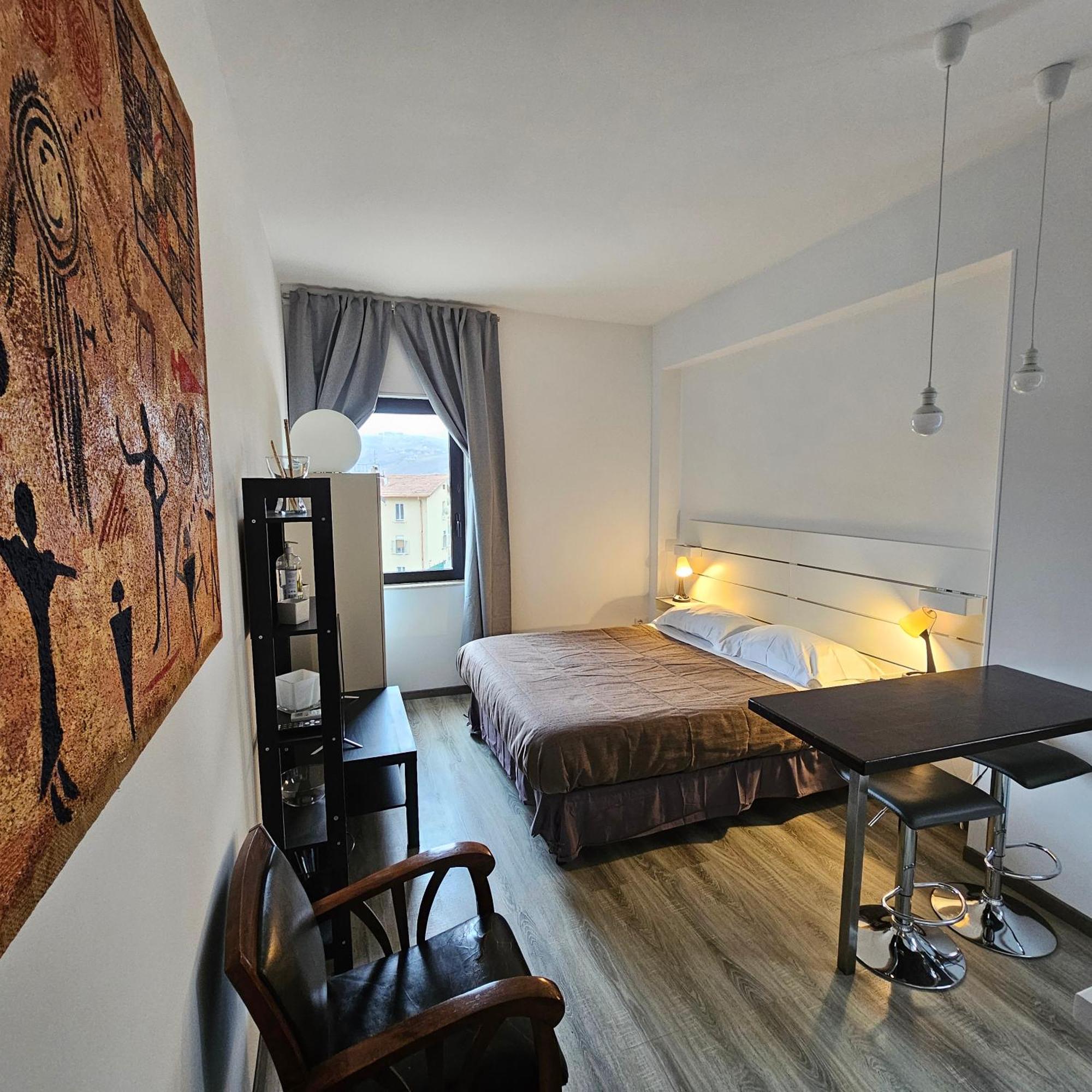 Room & Parking In Centro Citta Con Parcheggio Privato E Wifi Potenza Exterior foto