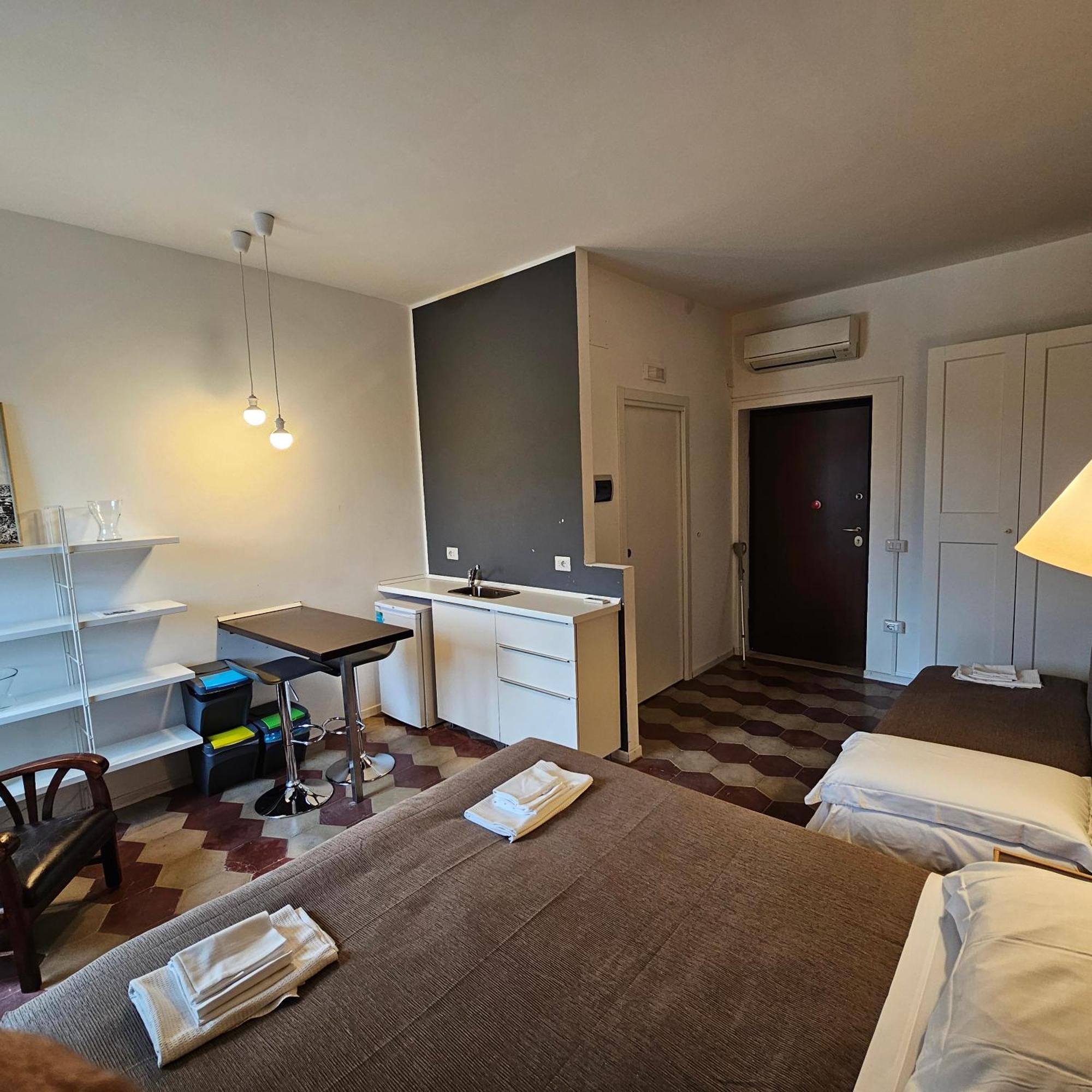 Room & Parking In Centro Citta Con Parcheggio Privato E Wifi Potenza Exterior foto