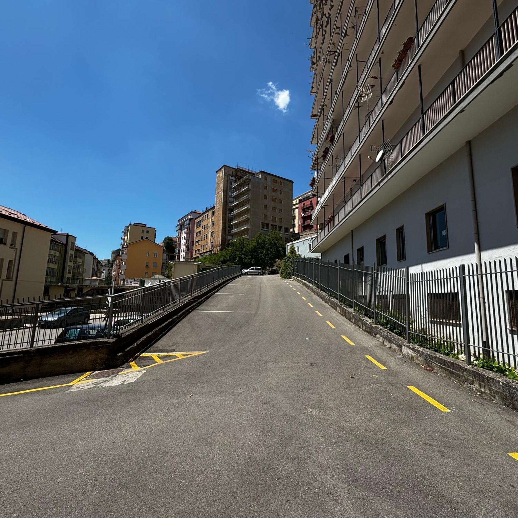 Room & Parking In Centro Citta Con Parcheggio Privato E Wifi Potenza Exterior foto
