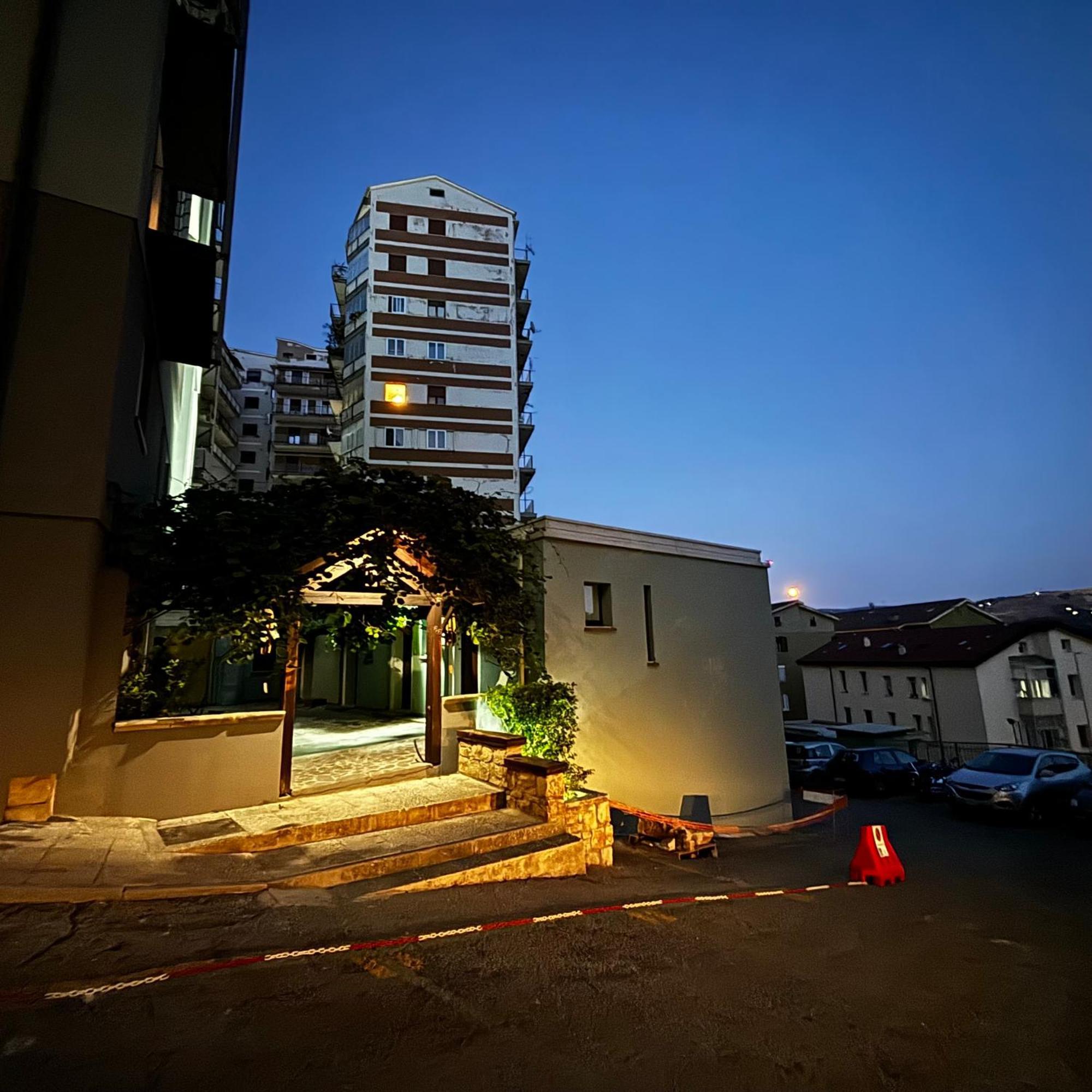 Room & Parking In Centro Citta Con Parcheggio Privato E Wifi Potenza Exterior foto