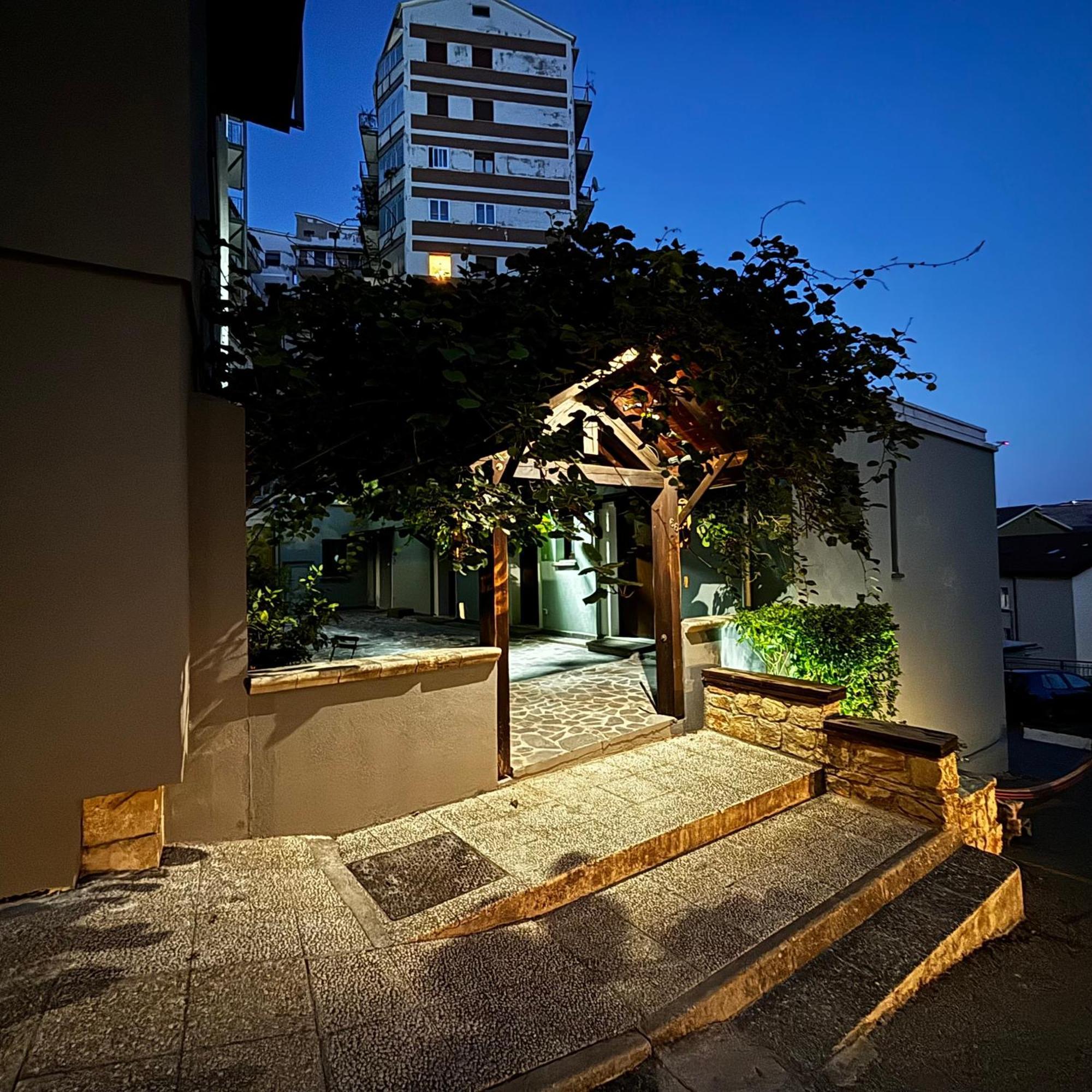 Room & Parking In Centro Citta Con Parcheggio Privato E Wifi Potenza Exterior foto