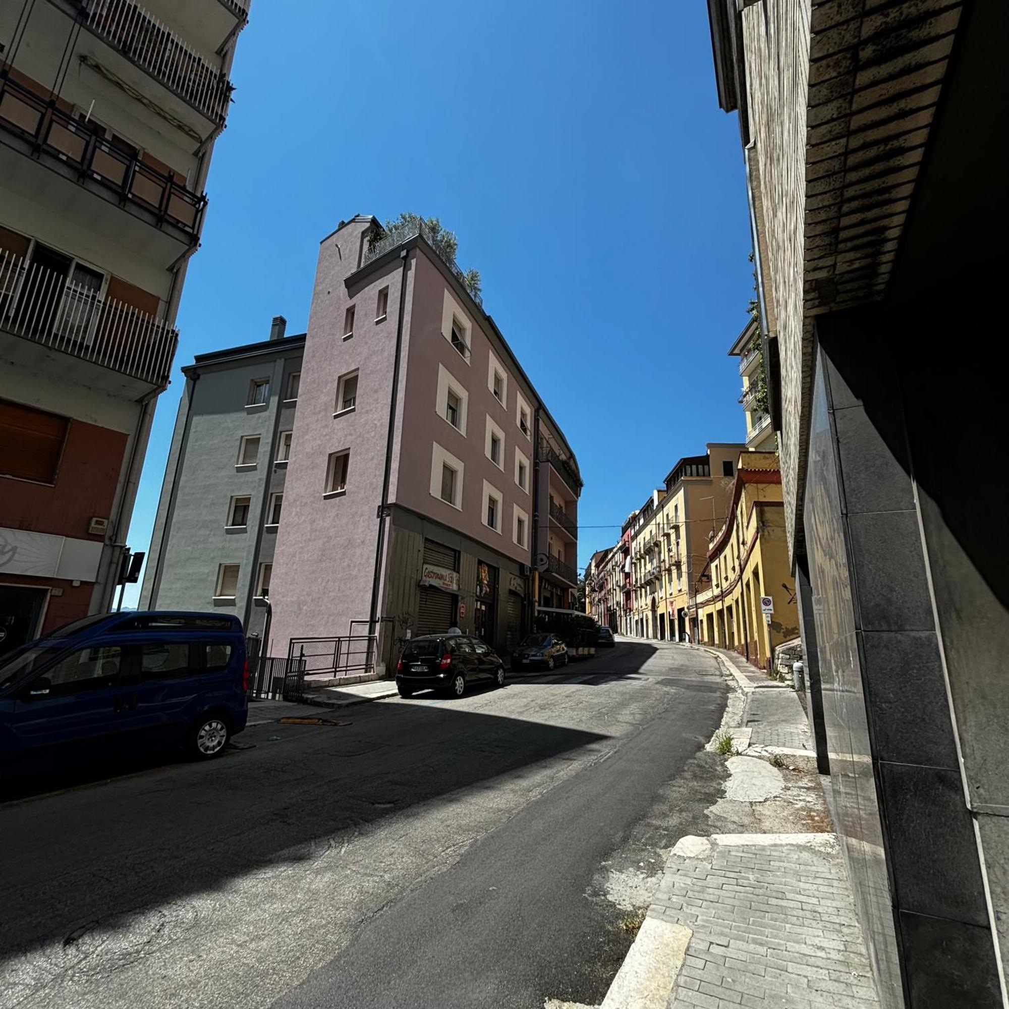 Room & Parking In Centro Citta Con Parcheggio Privato E Wifi Potenza Exterior foto